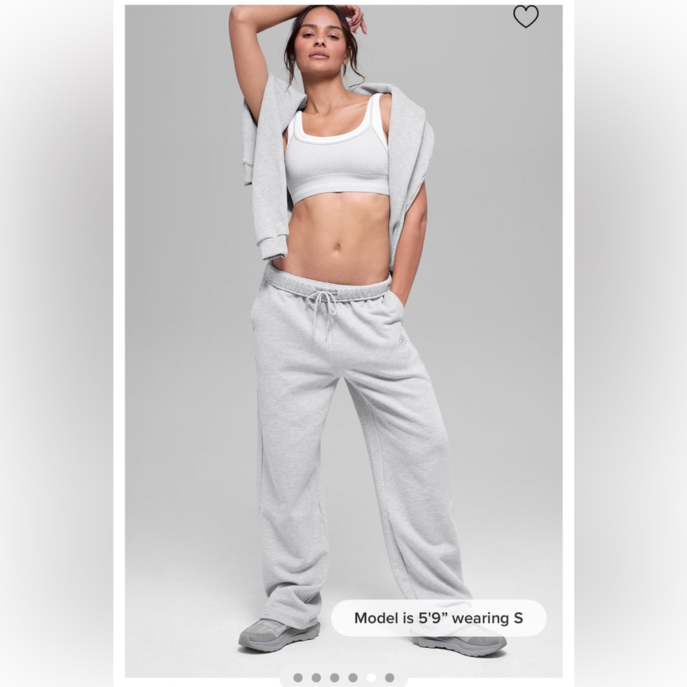 NWT ALO Yoga Straight leg accolade sweatpants is athletic Heather grey